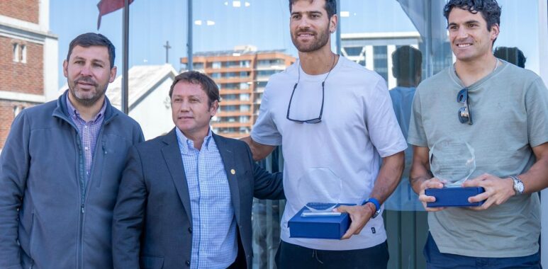 Gobernador del Maule brinda apoyo económico a los primos Grimalt para Mundial de Vóleibol Playa