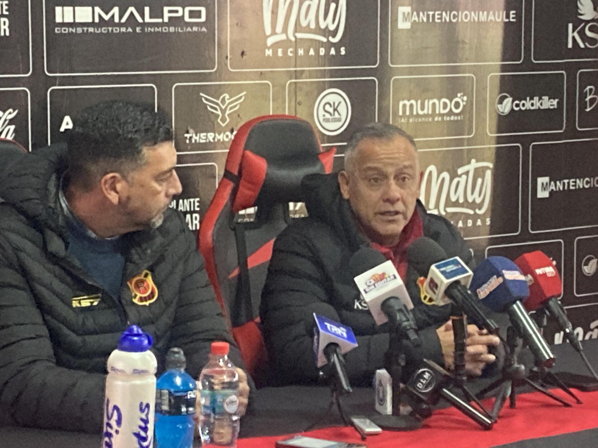 Debut de Erwin Durán en la banca de Rangers: jugadores disponibles